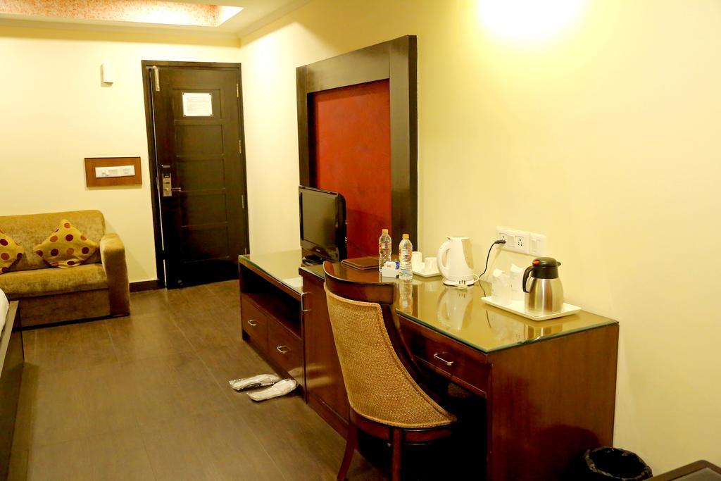 Chirag Residency Hotel New Delhi Ngoại thất bức ảnh