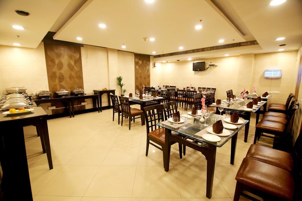 Chirag Residency Hotel New Delhi Ngoại thất bức ảnh
