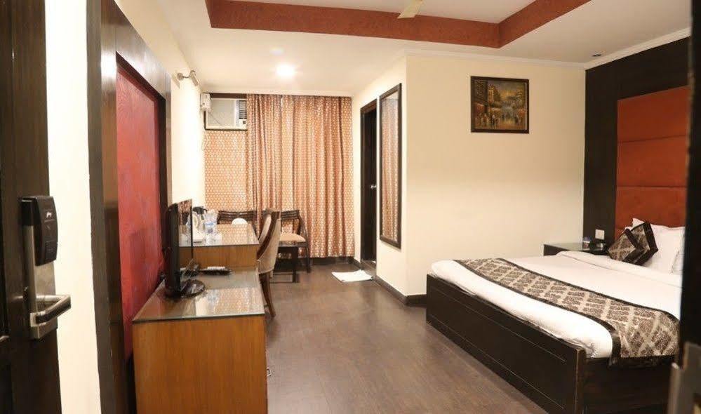 Chirag Residency Hotel New Delhi Ngoại thất bức ảnh