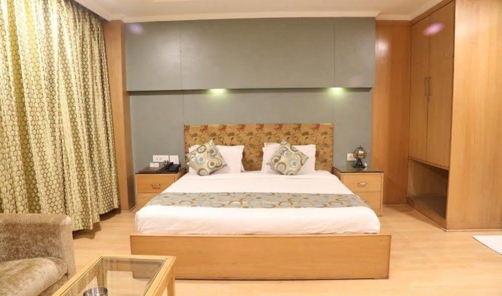 Chirag Residency Hotel New Delhi Ngoại thất bức ảnh