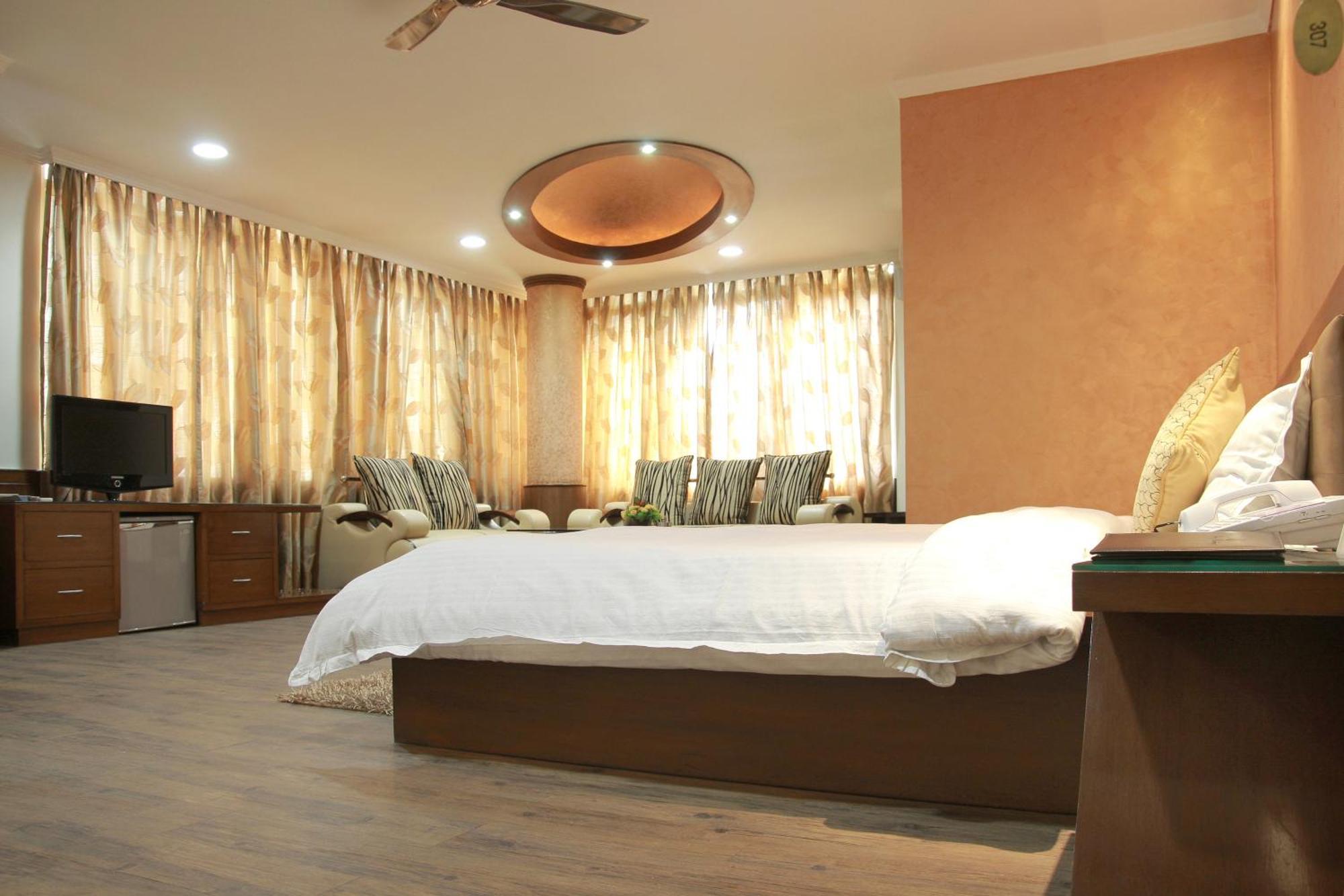 Chirag Residency Hotel New Delhi Ngoại thất bức ảnh